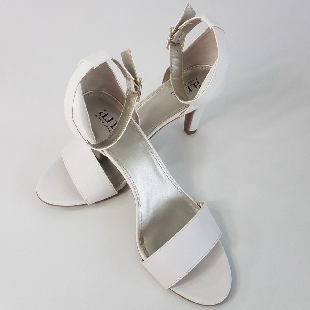 A.N.A A New Approach- Zita White Heels 8.5 like new NIB